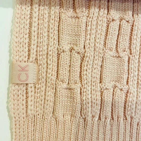 CALVIN KLEIN blush pink Cable knit Warm Winter Scarf, Muffler - Picture 4 of 10